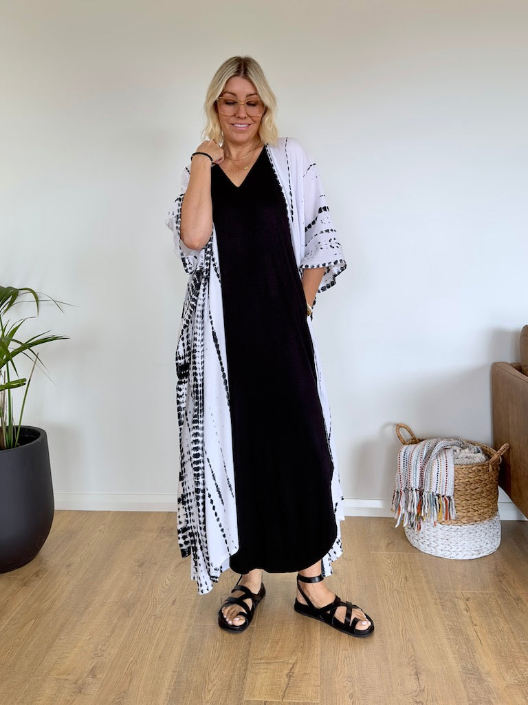 Omnia Kimono - White and Black