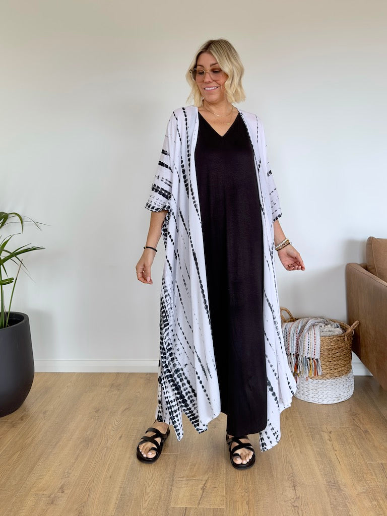 Omnia Kimono - White and Black