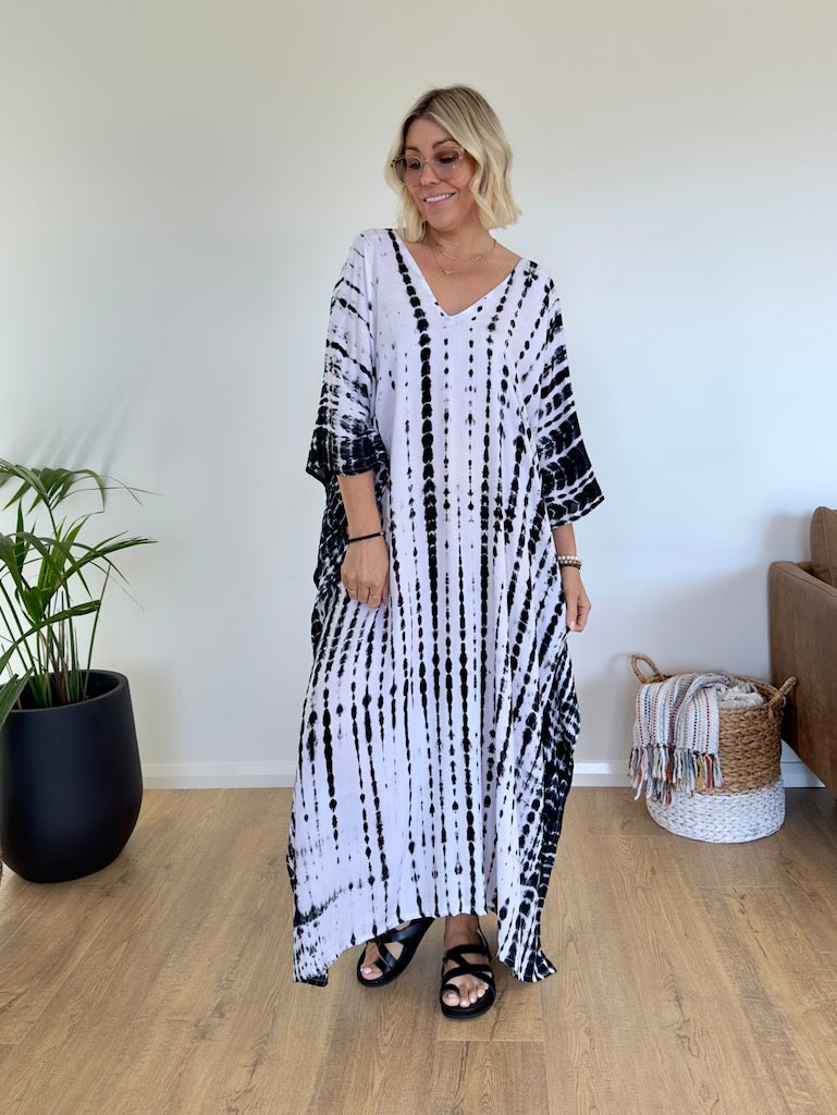 Omnia Kaftan - White and Black