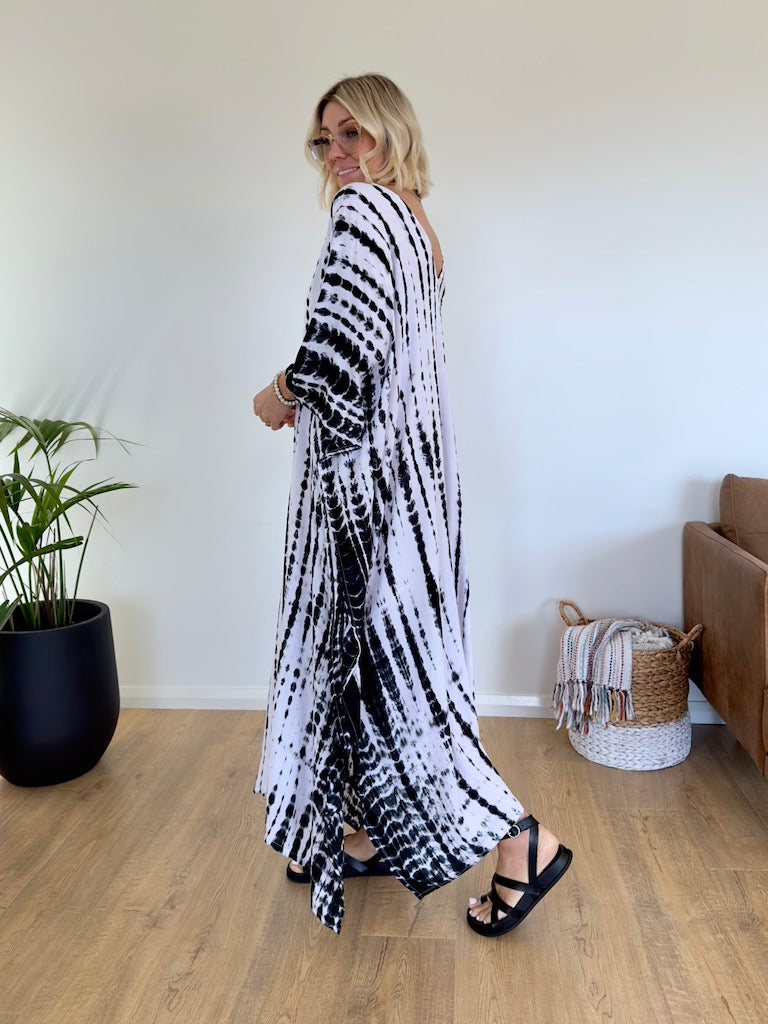 Omnia Kaftan - White and Black