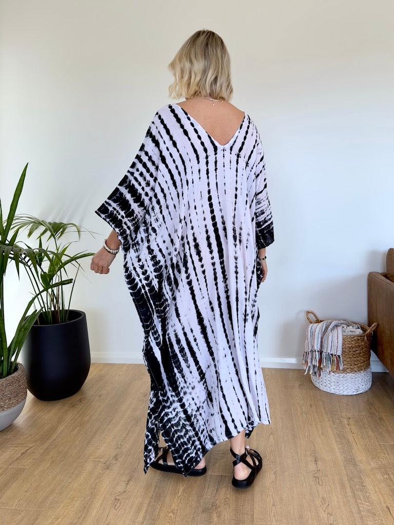 Omnia Kaftan - White and Black