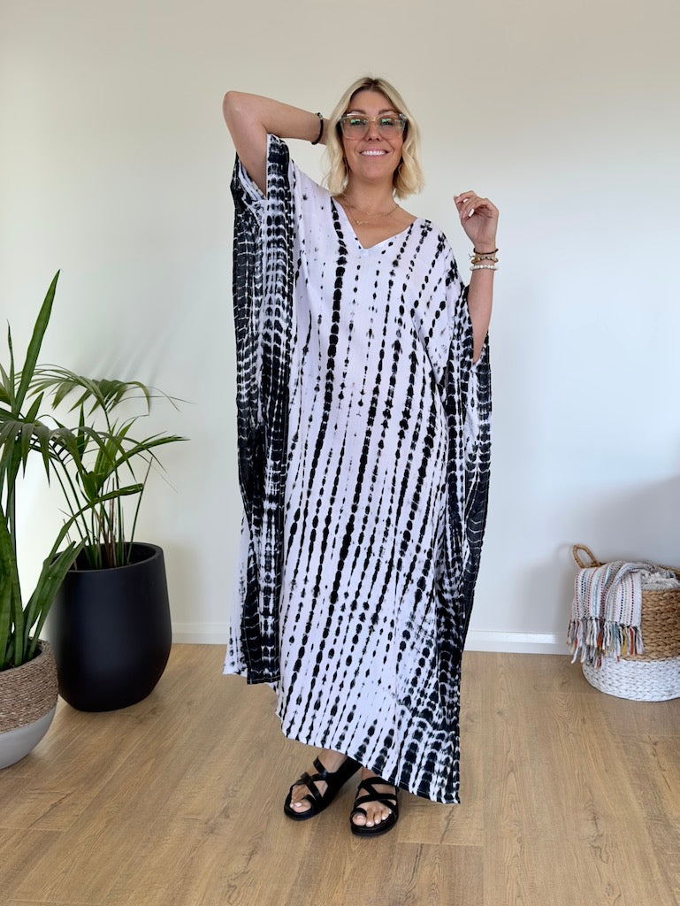 Omnia Kaftan - White and Black