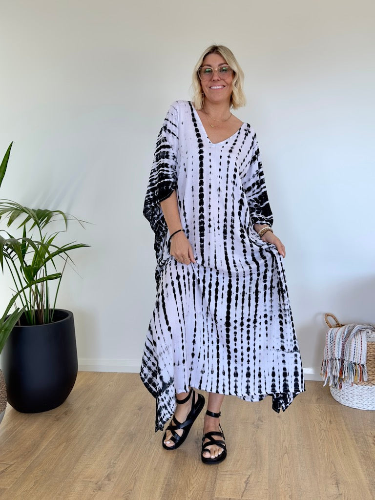 Omnia Kaftan - White and Black