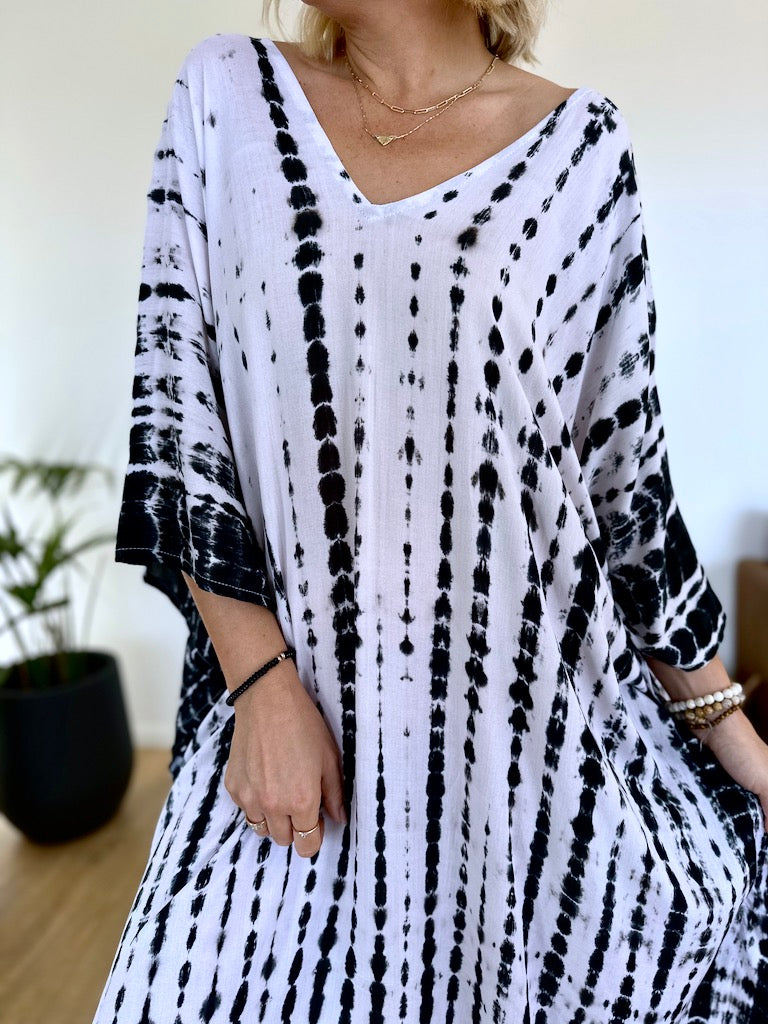 Omnia Kaftan - White and Black