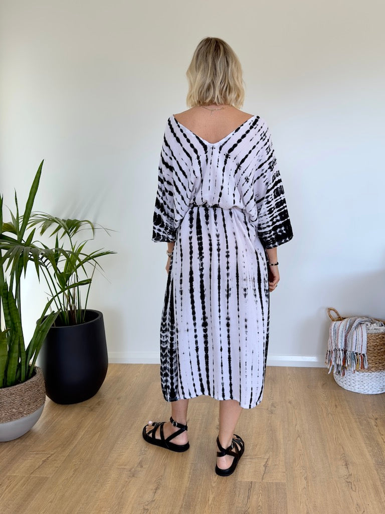 Omnia Kaftan - White and Black