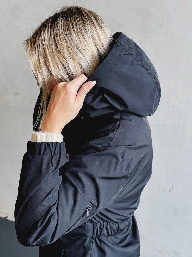 The Weekend Windbreaker - Black