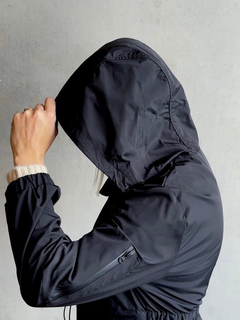 The Weekend Windbreaker - Black