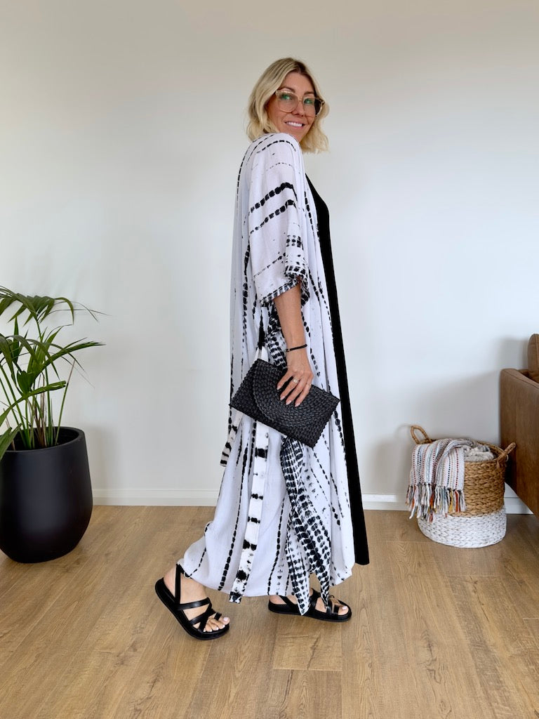 Omnia Kimono - White and Black