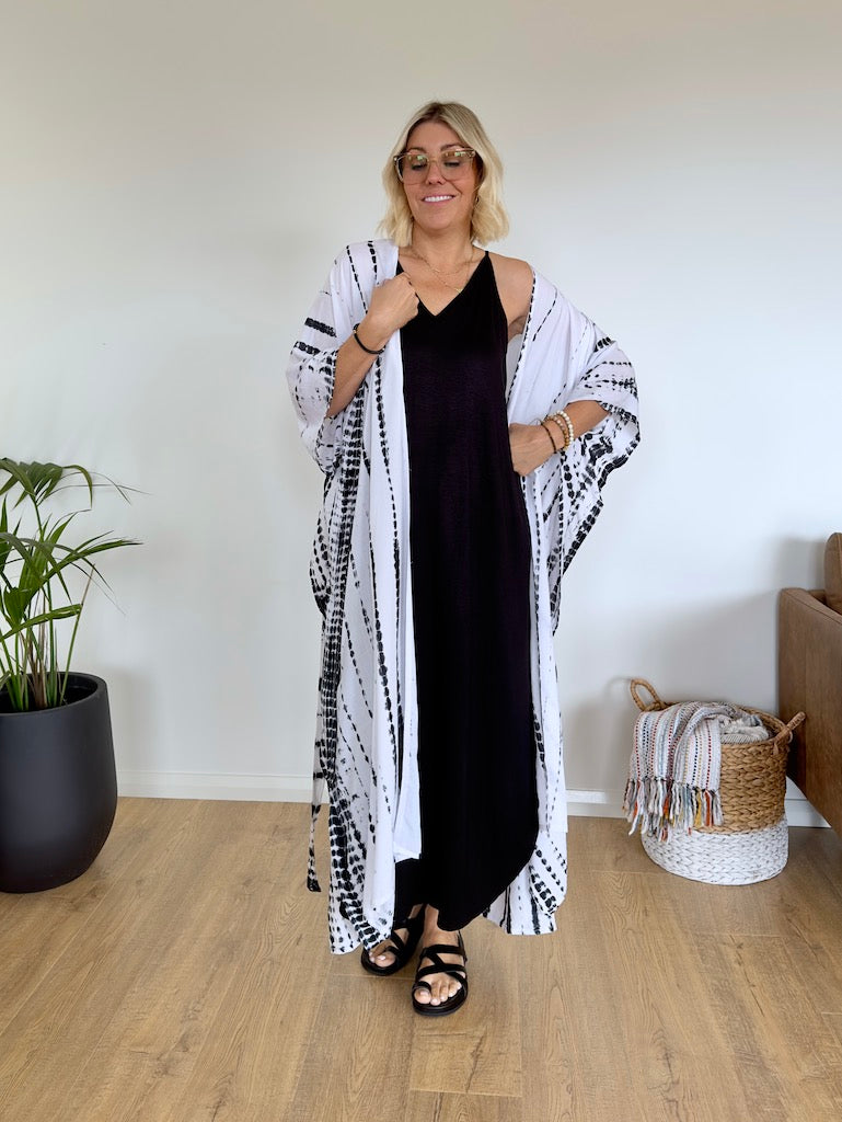 Omnia Kimono - White and Black