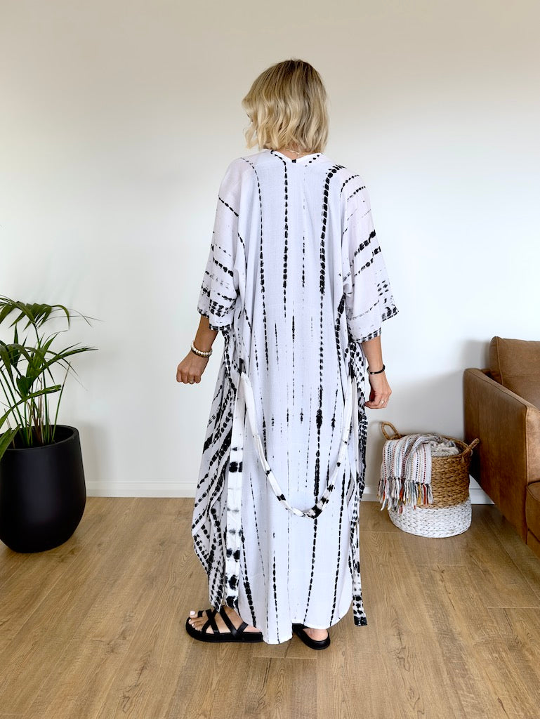 Omnia Kimono - White and Black