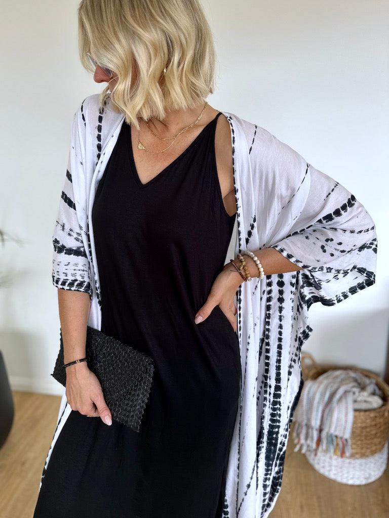 Omnia Kimono - White and Black