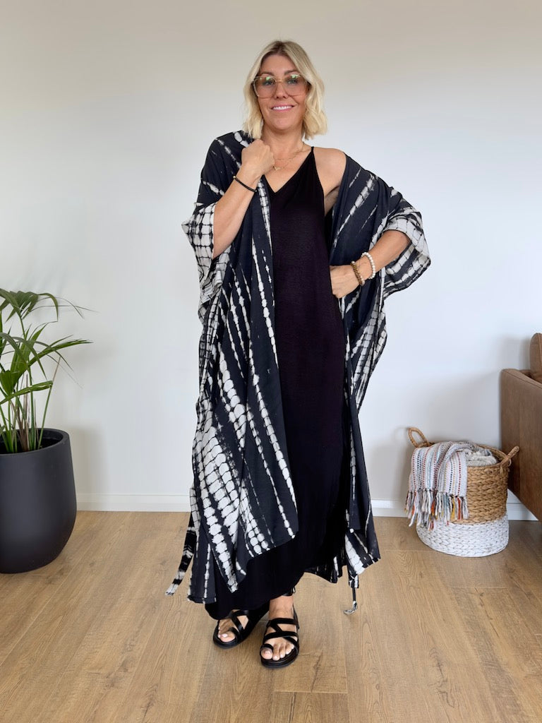 Kuta Kimono - Black and White