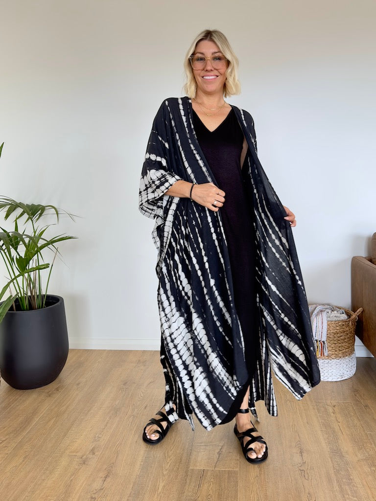 Kuta Kimono - Black and White