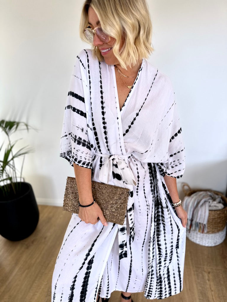 Omnia Kimono - White and Black